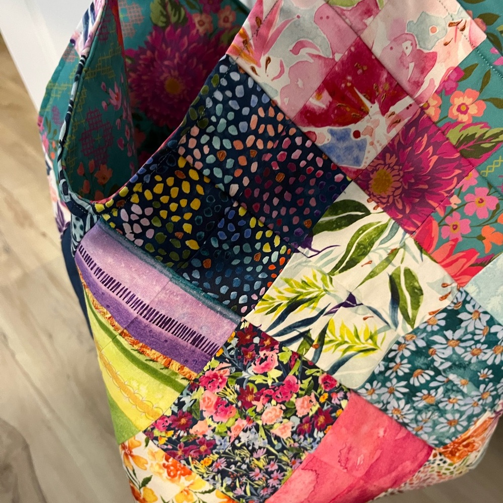 Full Bloom Colorful Mondo Large Bag. . New. Tote. Cotton. - Picture 3 of 4